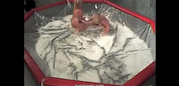 Dana vs Leyla in a pool of Shampoo